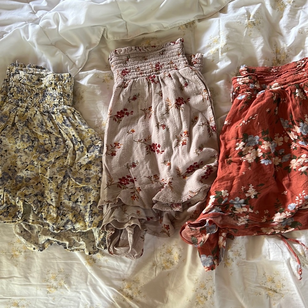 bundle of three floral shorts